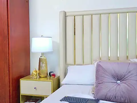 Chat +18 de AnnieDesire ao vivo