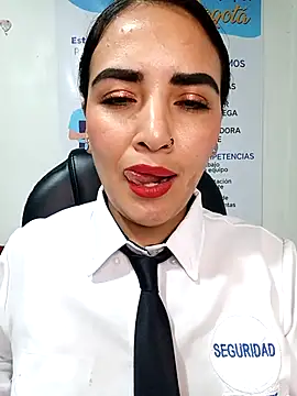 Chat +18 de MAYE__13 ao vivo