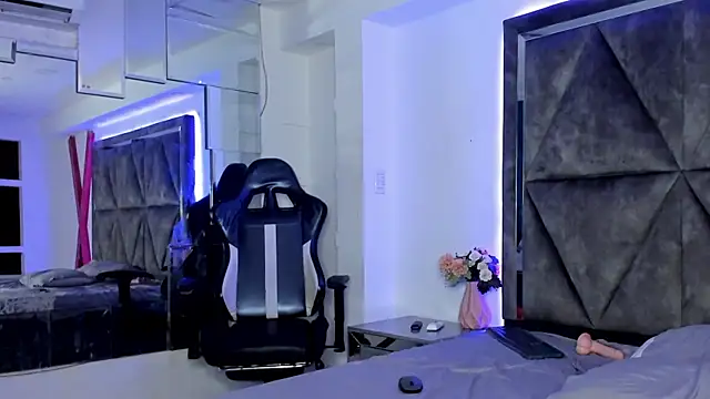 CataleyaMoon_'s Webcam Show