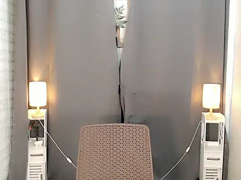 Show modela Naughtyxhuntress na web-kameri