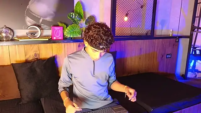 AlanCutee Adlı Modelin Canlı XXX Sohbeti