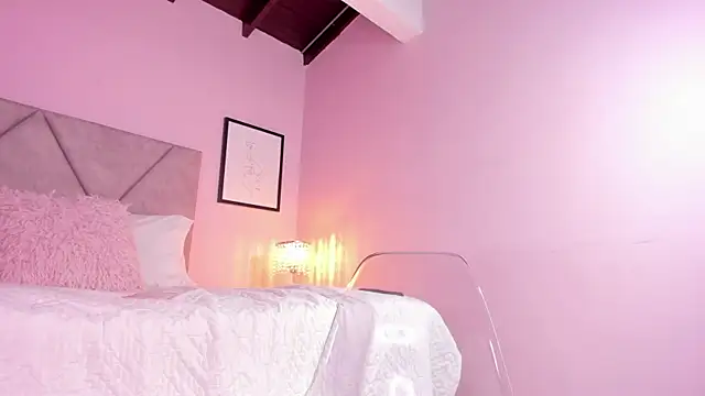 Emilyh_ Adlı Modelin Canlı XXX Sohbeti