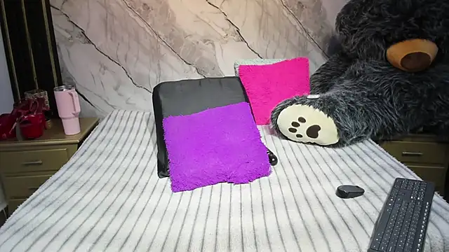 Pertunjukan Kamera Web Niyirey1