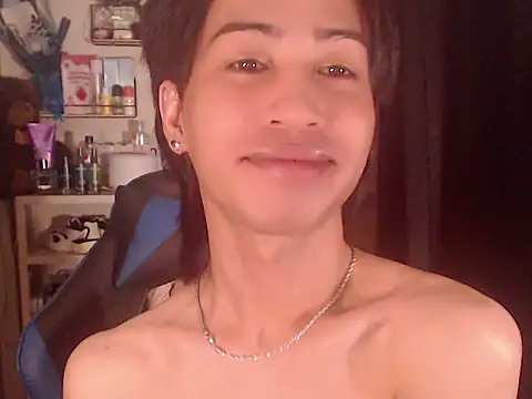 Erin_23 Show in webcam