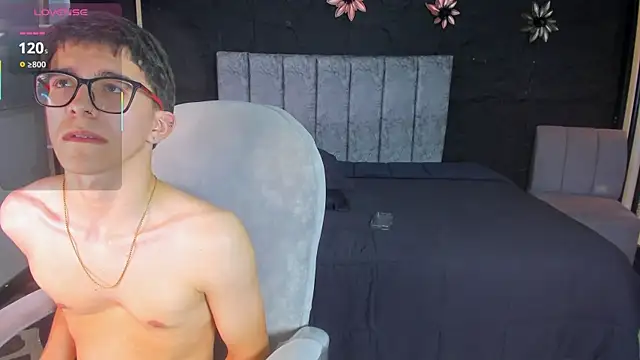 Chatroom XXX en direct de TylerCross_