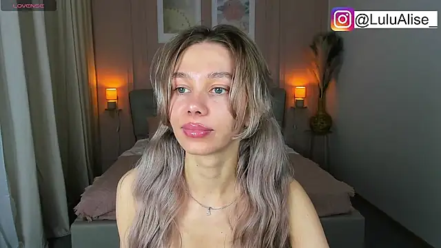 LuluAlis' Live XXX Chat