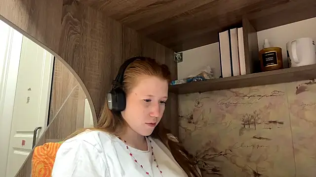 KiraNice1 Adlı Modelin Canlı XXX Sohbeti