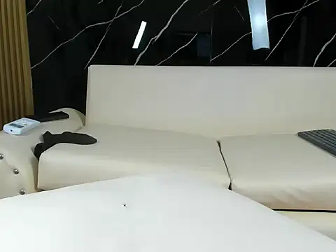 Pokazy przed kamerką – HenrryDouglas