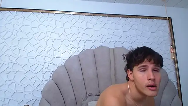 Chatroom XXX en direct de SEXYBOY_VC