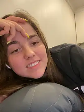 Lady_woman Show in webcam