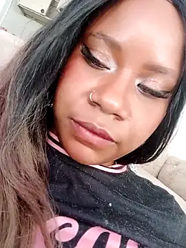 Show Webcam de EmilyyRosee_