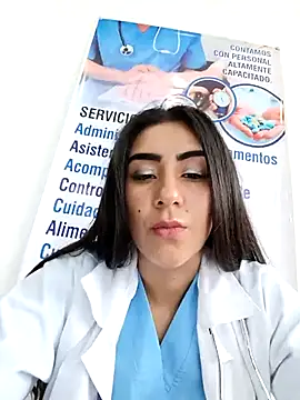 CAROLINE__07: διαδικτυακό σόου στην κάμερα