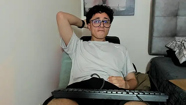 Adonibaskerville4's Webcam Show