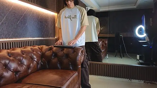 Chatroom XXX en direct de LucaAlessi