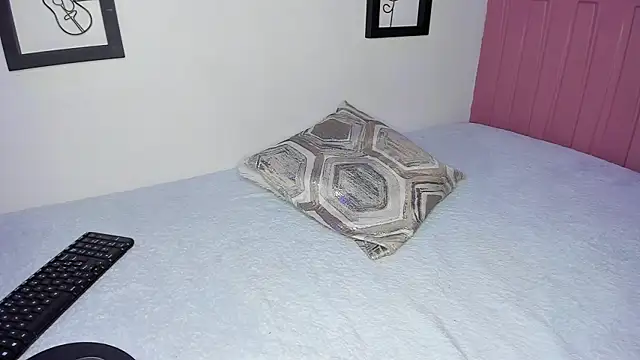 _LittleLia live XXX chat