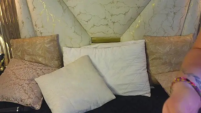 Julieta_priv: онлайн-секс-чат