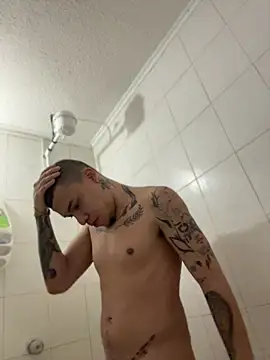 AlphaMasterXxx: διαδικτυακό σόου στην κάμερα