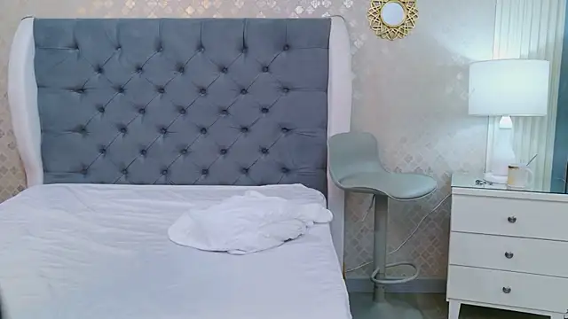 دردشة TaniaBlaze الجنسية المباشرة