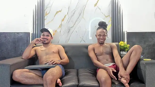 Latins_on_fire Adlı Modelin Web Kamerası Şovu