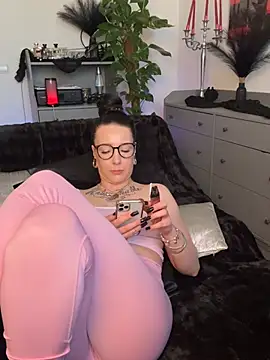 Trixie-Tainted 라이브 XXX 채팅