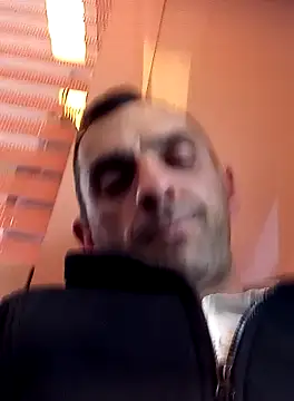 Show modela hotmen83 na web-kameri