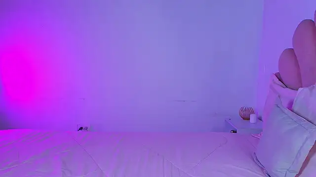 MiaColucci18 Adlı Modelin Canlı XXX Sohbeti