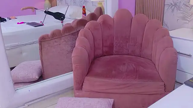 دردشة EmmaLeens الجنسية المباشرة