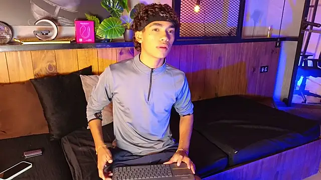 AlanCutee 现场XXX聊天