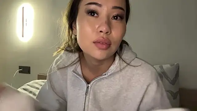 Ur_neighbor_Kira Webcam Show