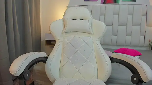 mask_red_girln Live XXX chat