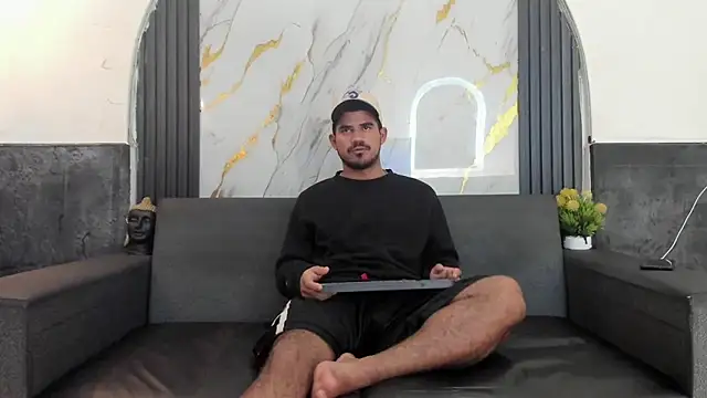 Latins_on_fire Adlı Modelin Web Kamerası Şovu