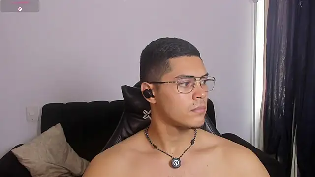 Iamdylan777 – Naživo XXX chat