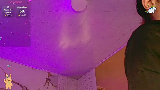 XXX chat uživo modela PEACHY_TAY