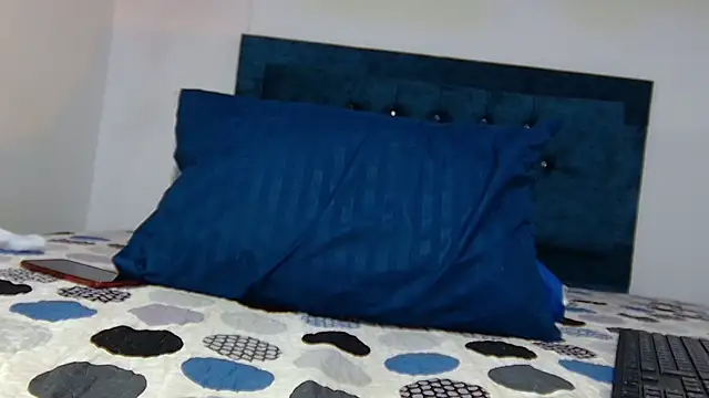 Mia_wonderfuln Webbikameraesitys