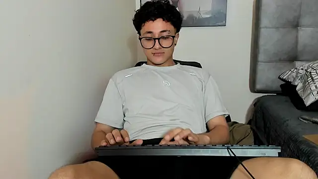 Adonibaskerville4 Adlı Modelin Web Kamerası Şovu