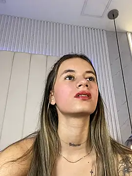 JuliaColemann Adlı Modelin Canlı XXX Sohbeti