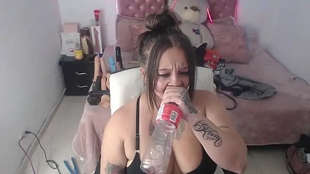 Chat +18 de patty_squirt_ ao vivo