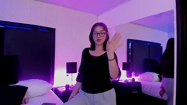 Chat +18 de LilithBluum ao vivo