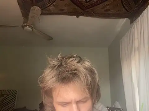 XanderOzzz webkamerás műsora