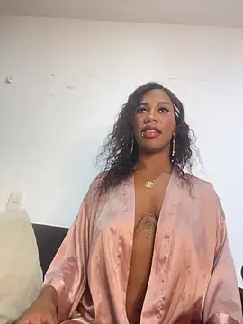 LucianaM_13 Chat XXX in diretta