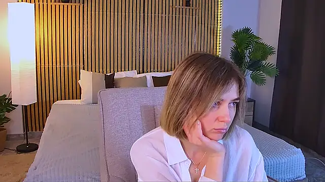 EmeraldGlow's Live XXX Chat