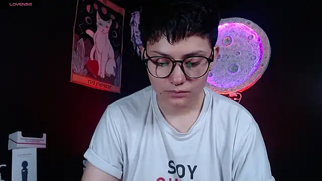 girl_intense444 Adlı Modelin Canlı XXX Sohbeti