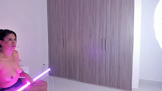 XXX chat uživo modela PenelopeSaenz_