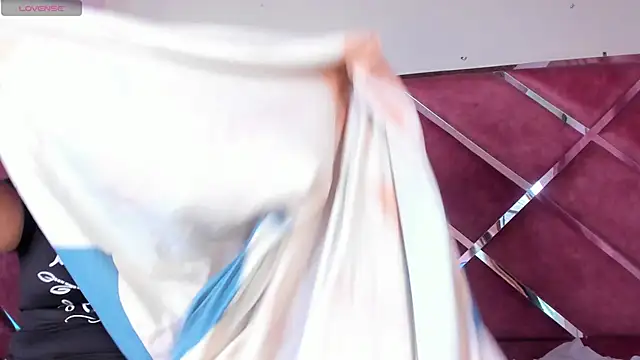 SolTully webcam show