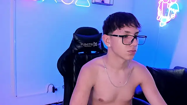 Show modela Adrien_silex na web-kameri