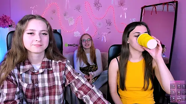 Chat +18 de rebecca_smile ao vivo