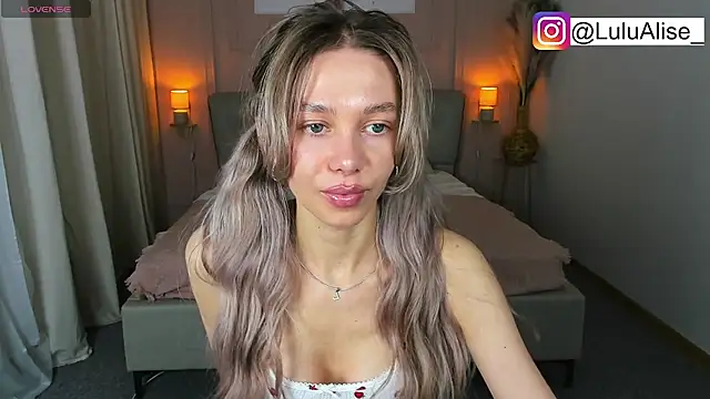 Show modela LuluAlis na web-kameri