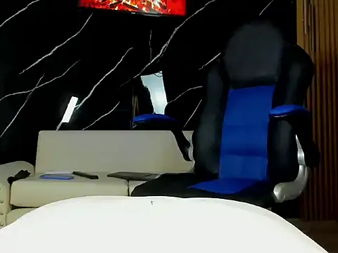 HenrryDouglas Show in webcam