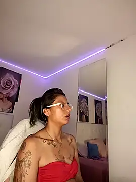 SamathaMay élő XXX-chatje