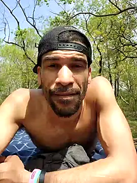 Show modela GuyInNY na web-kameri